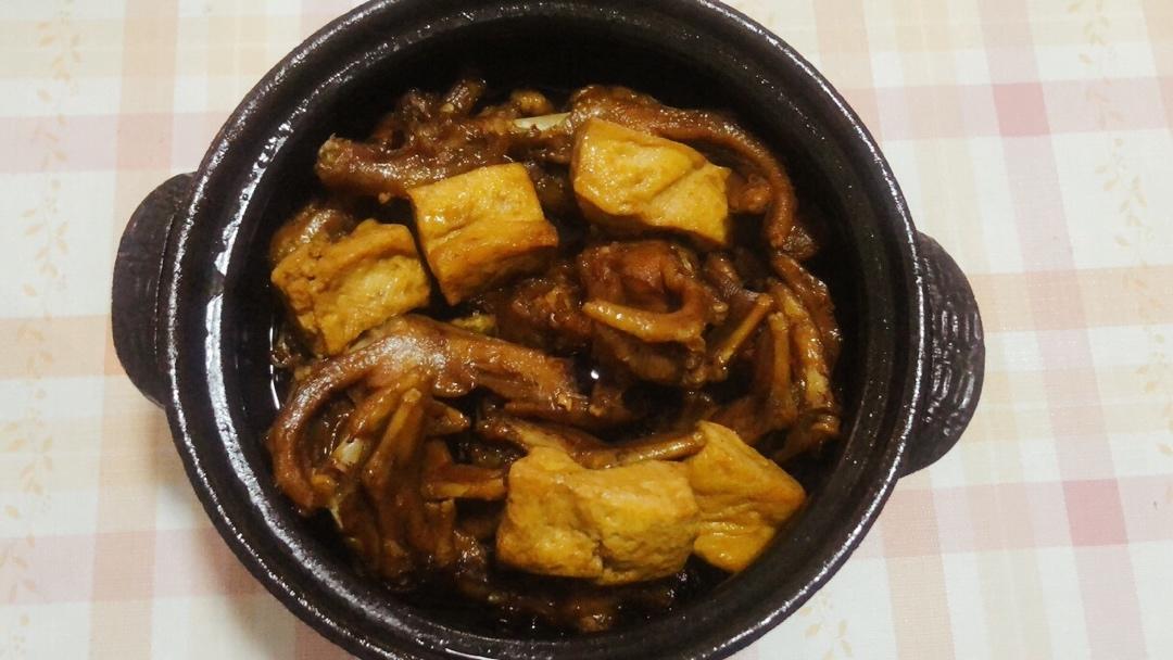 红烧鸭掌煲