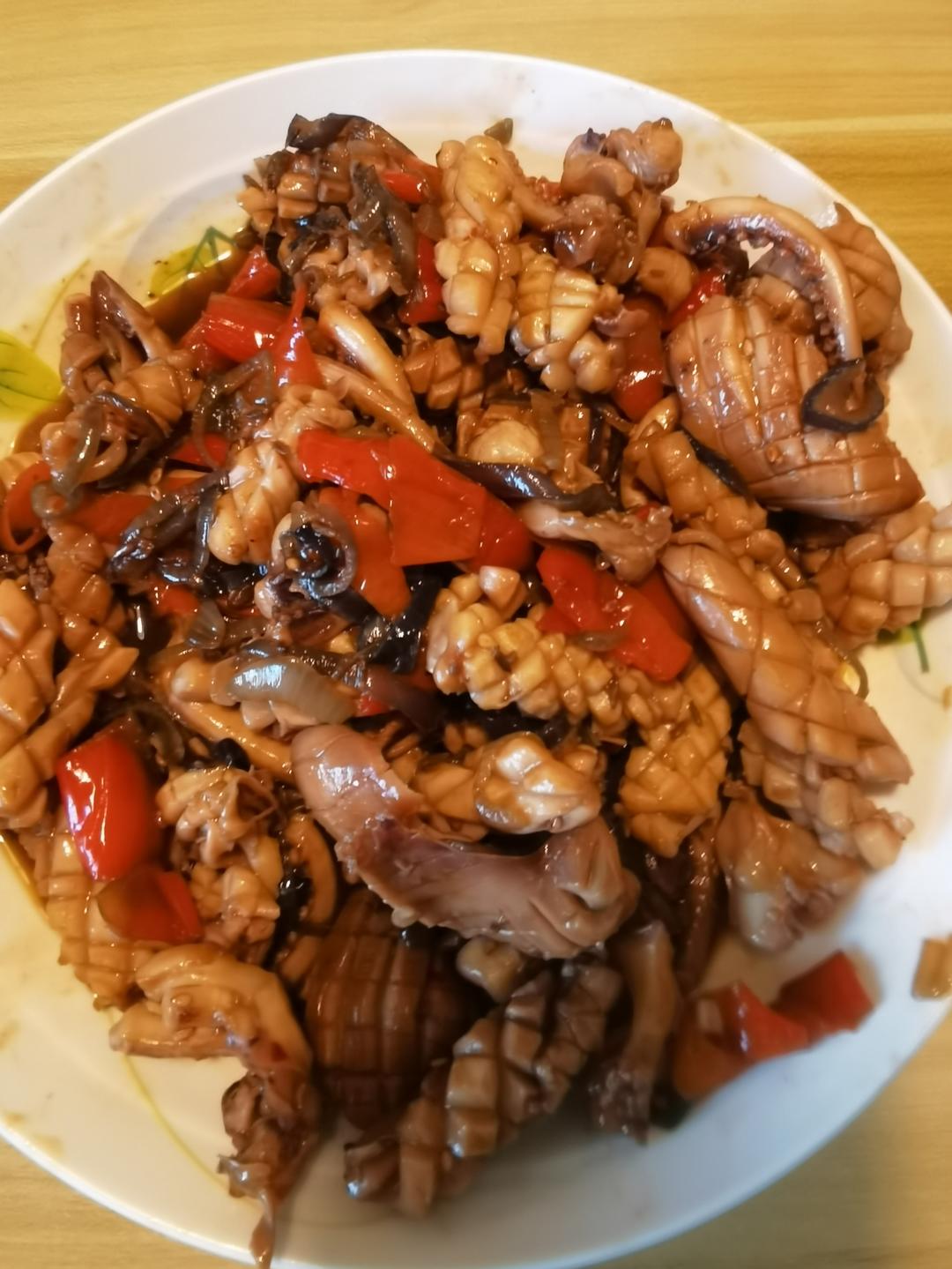 爆炒鱿鱼须，加上这一步，可以与铁板鱿鱼媲美