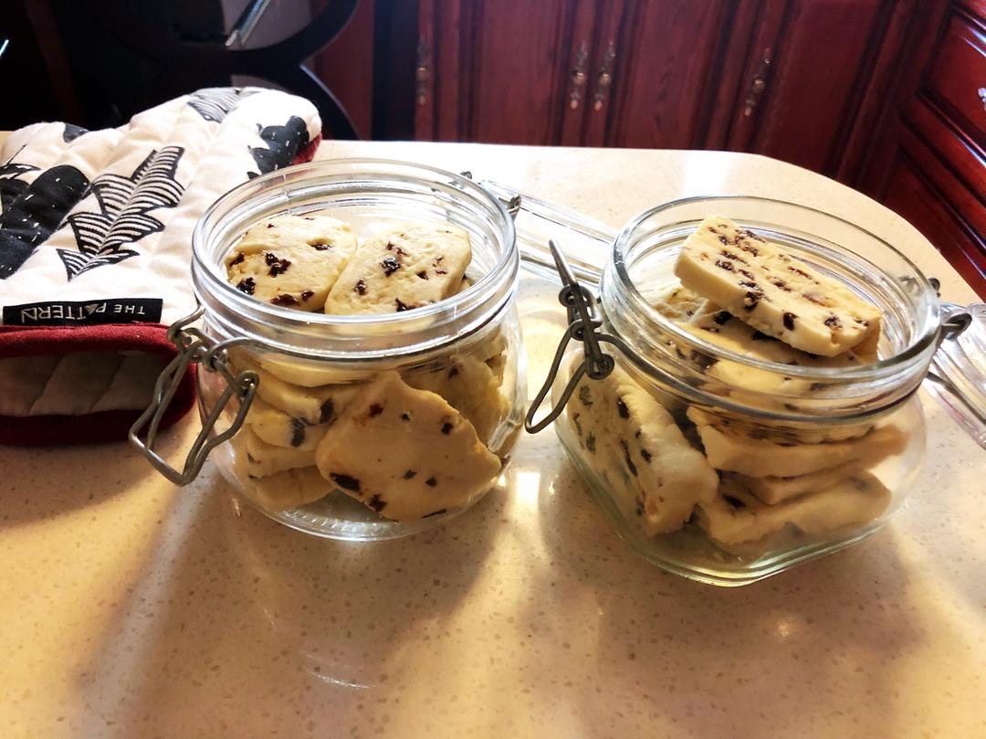 新手起步超简单黄油饼干（葡萄干/抹茶口味）