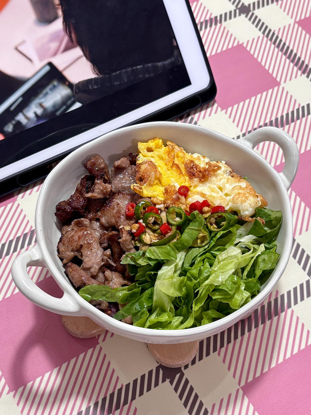 生菜牛肉拌饭