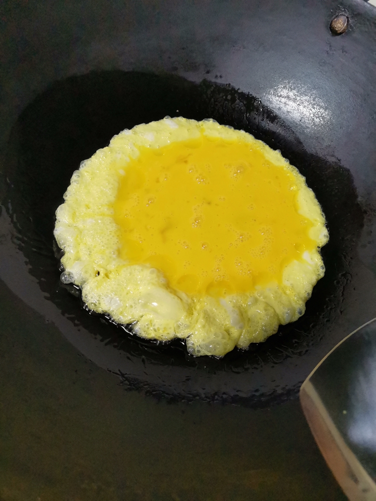 奶白色的白菜鸡蛋汤的做法 步骤1