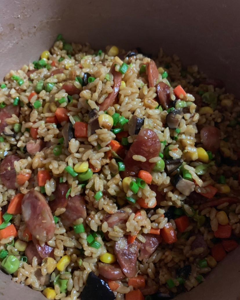 懒人必备～电饭煲腊肠焖饭