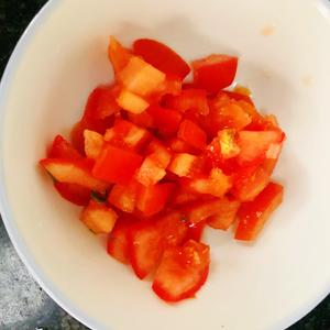 番茄鸡蛋炒面的做法 步骤2