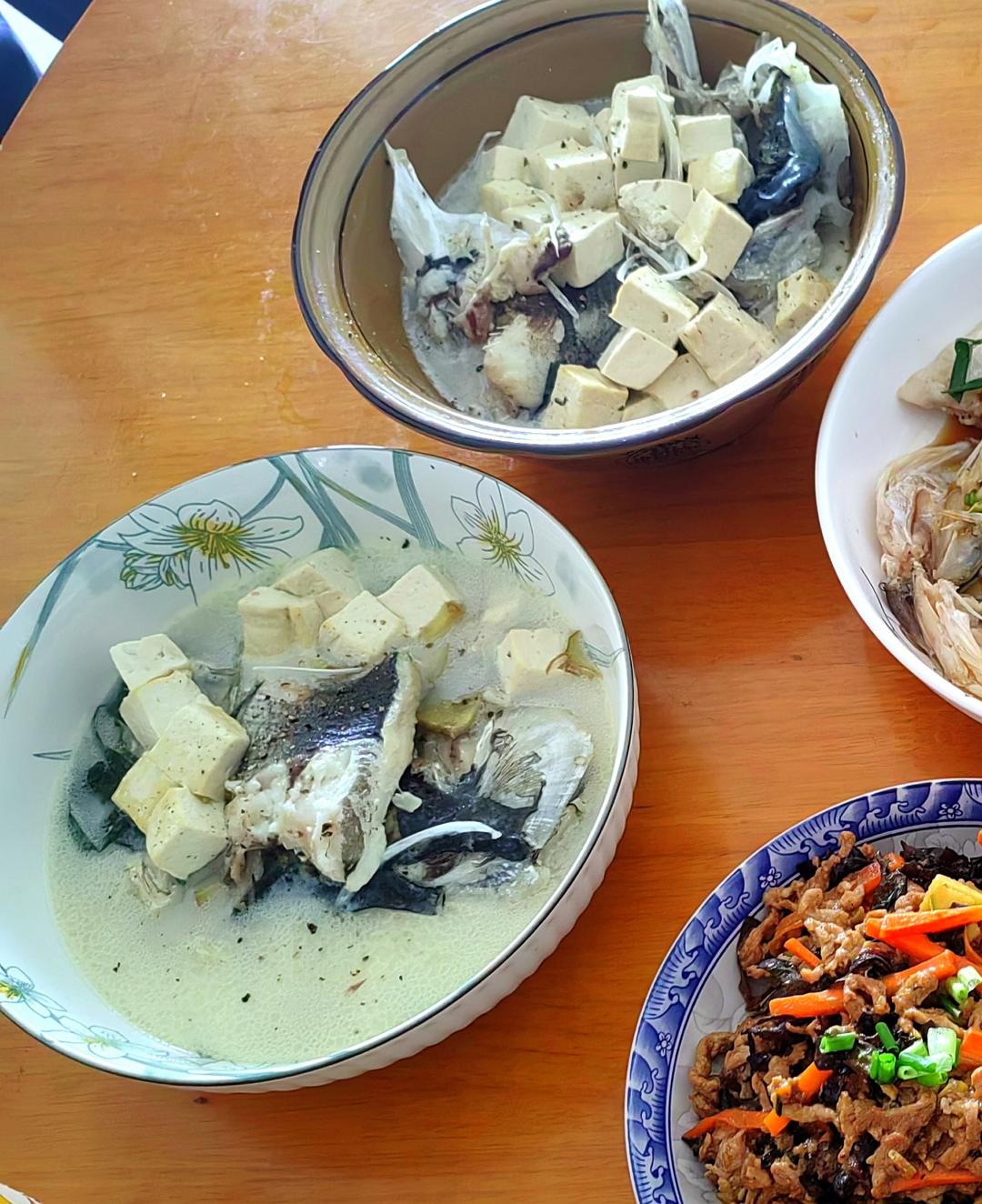 鱼头豆腐汤