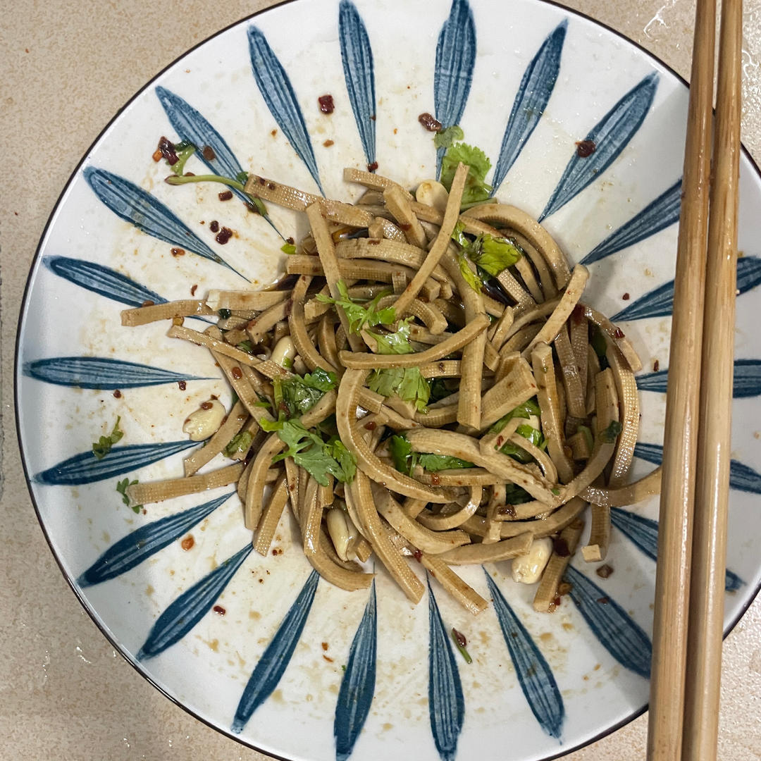 凉拌豆腐干(凉拌菜通用，宝贝儿子“念念不忘”之二,他喜欢的“微微辣”级别)