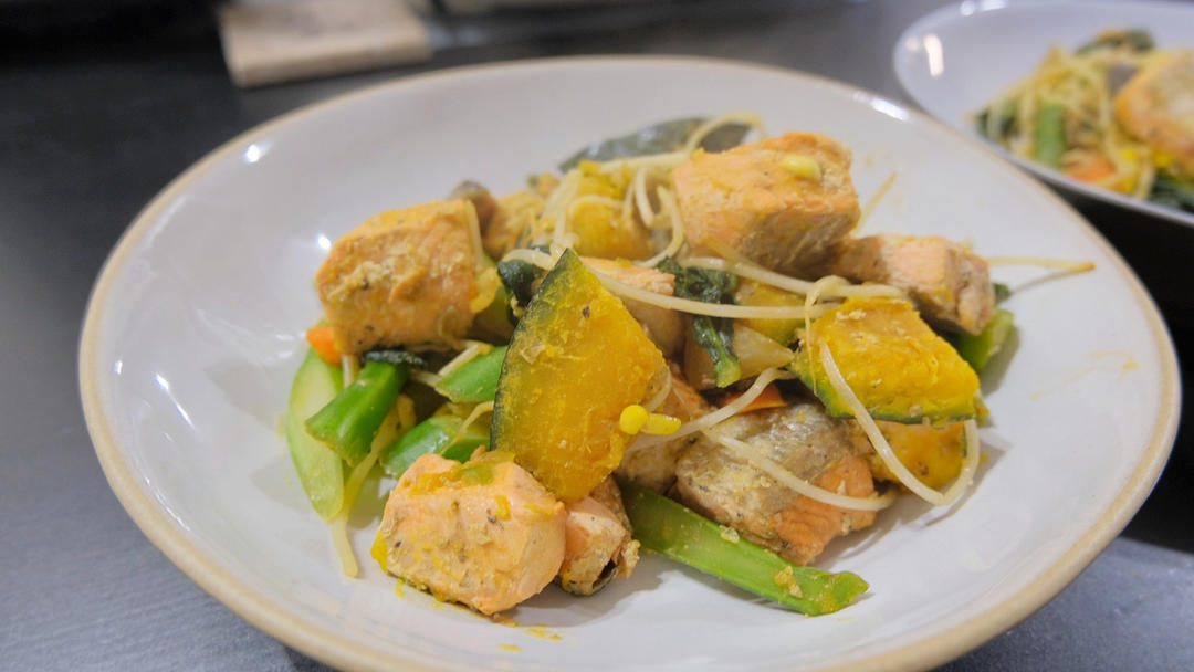 ちゃんちゃん焼き(chanchan yaki)——北海道限定版味噌三文鱼杂蔬炒