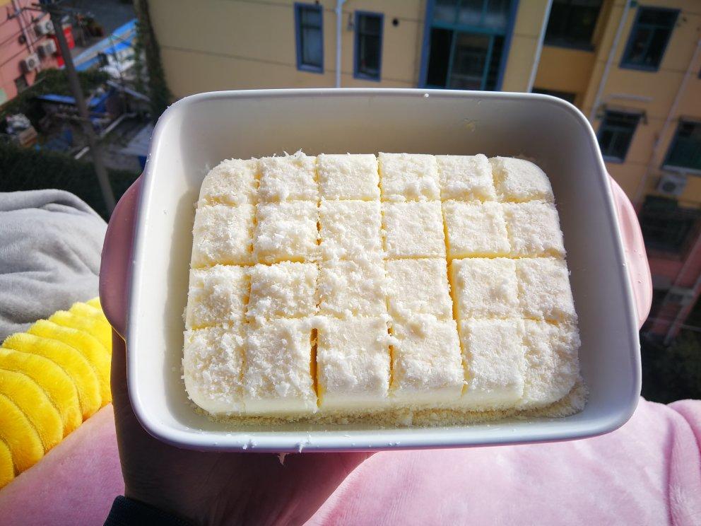 入口即化的椰蓉奶油小方