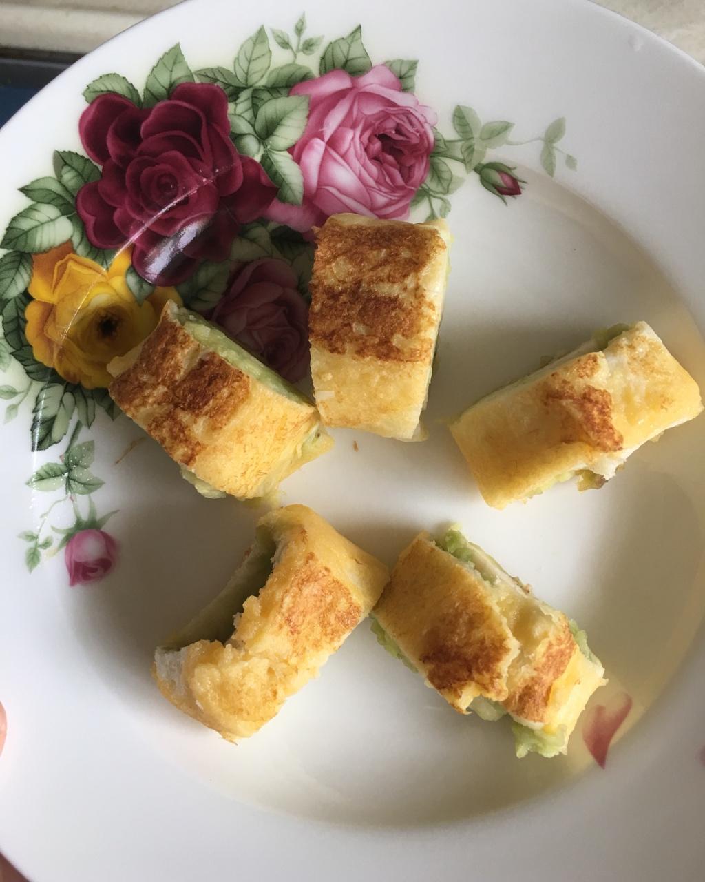 宝宝辅食食谱  牛油果香蕉卷