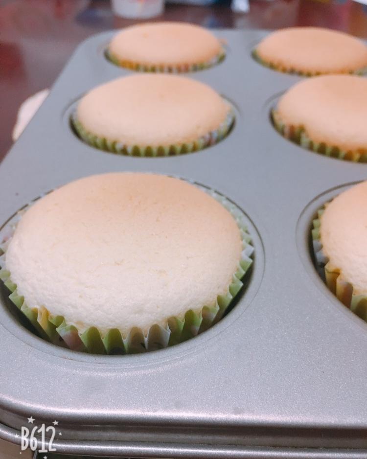 戚风杯子蛋糕^_^不开裂不回缩喔～