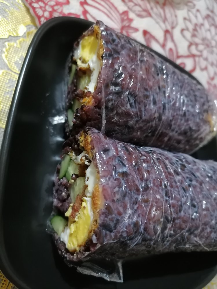 减脂紫米饭团