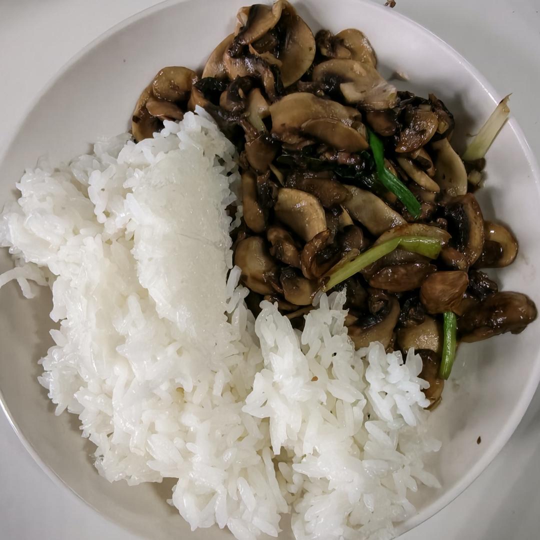 鲜香嫩滑！好吃不胖的蒜香炒口蘑！