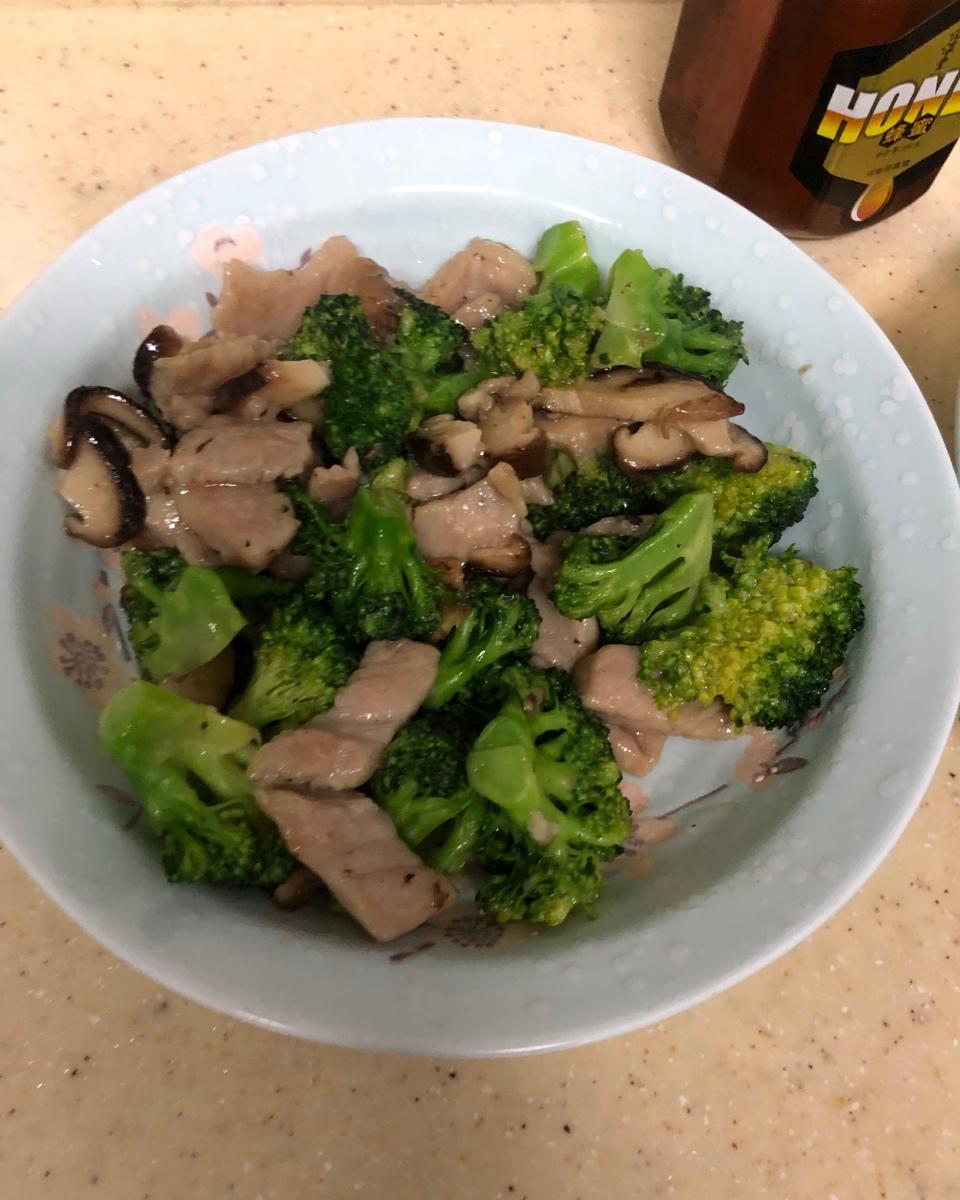蓝瘦香菇
（西蓝花瘦肉炒香菇）