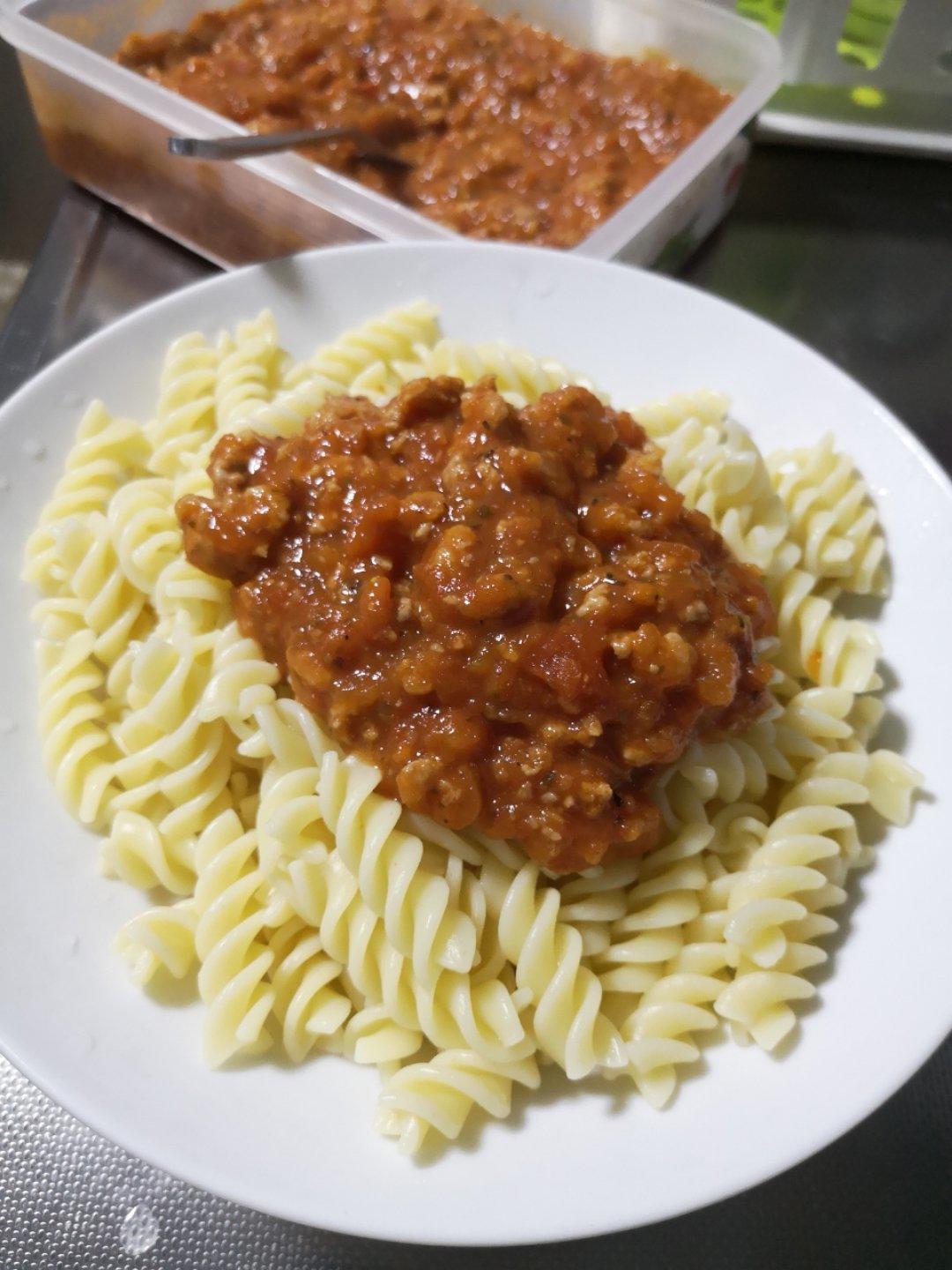 蕃茄蘑菇肉酱意大利面