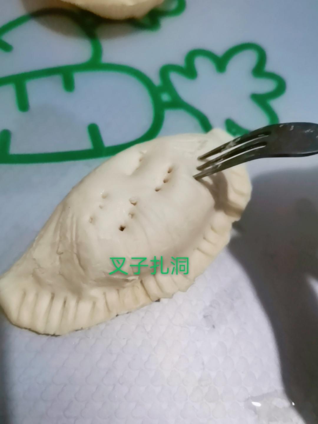 蛋塔皮做榴莲酥的做法 步骤6