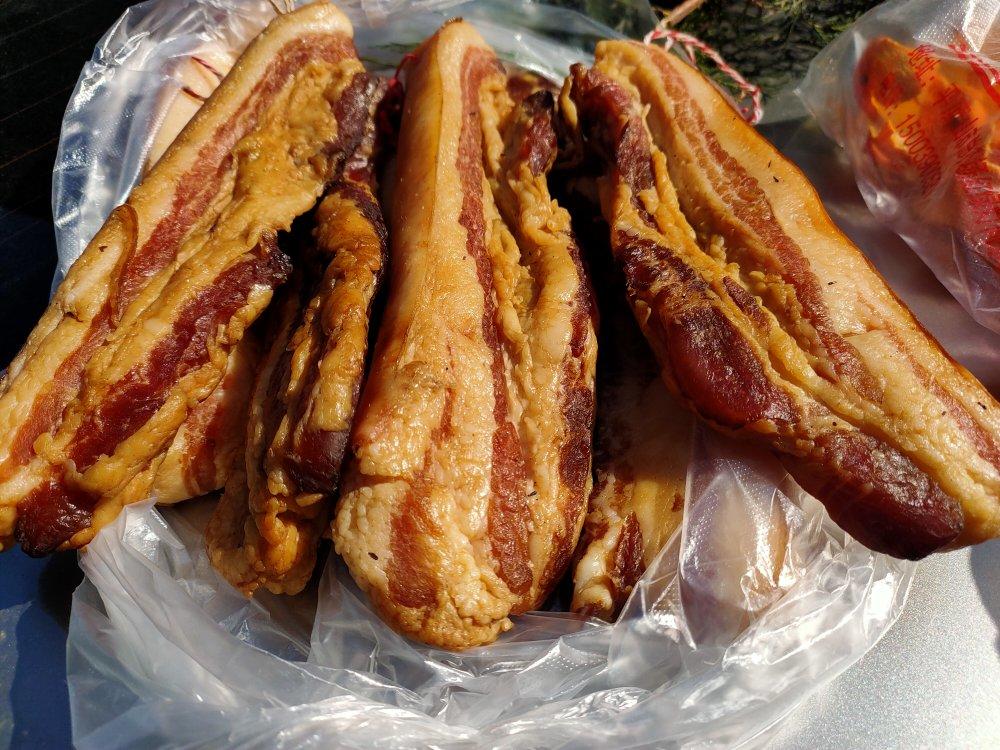 yutu麻麻做的自制风干腊肉和烟薰腊肉