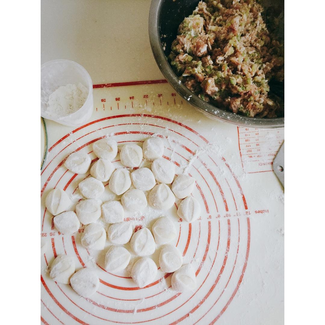 芹菜胡萝卜猪肉水饺