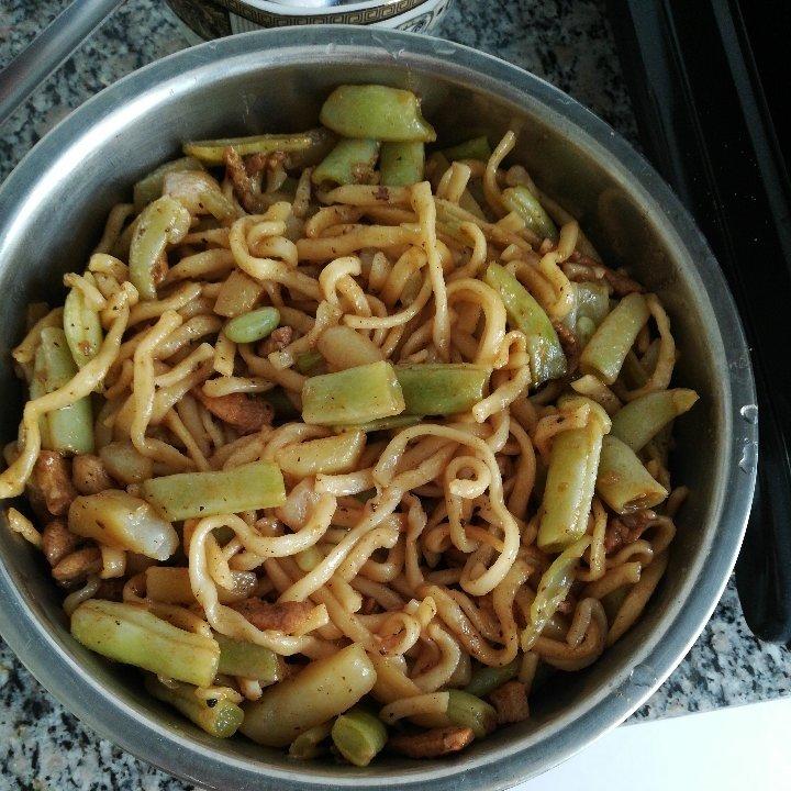 五花肉豆角土豆焖面
