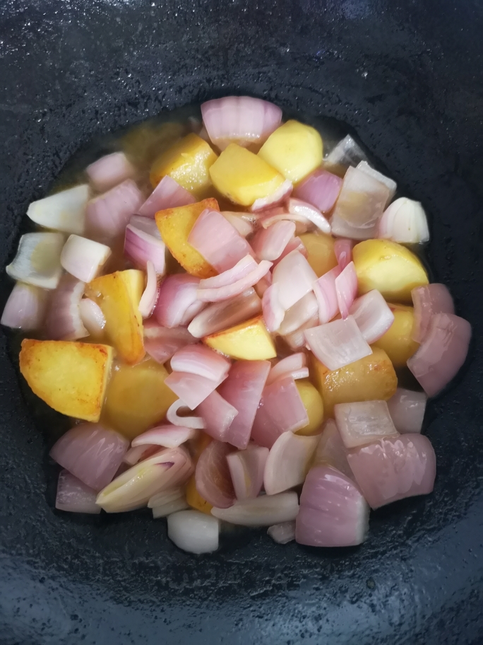 黄金土豆烧洋葱（配料简单的不能再简单了）的做法 步骤6