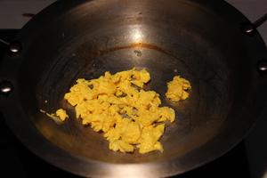 香菇豆豉蛋炒饭的做法 步骤3