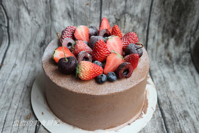樱桃水果巧克力蛋糕的做法