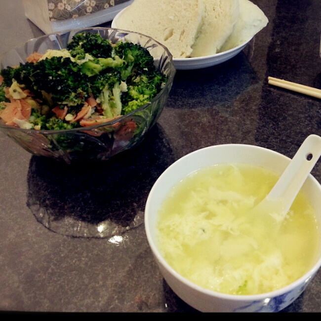 {☀快手晚餐☀}火腿肠滑蛋西兰花