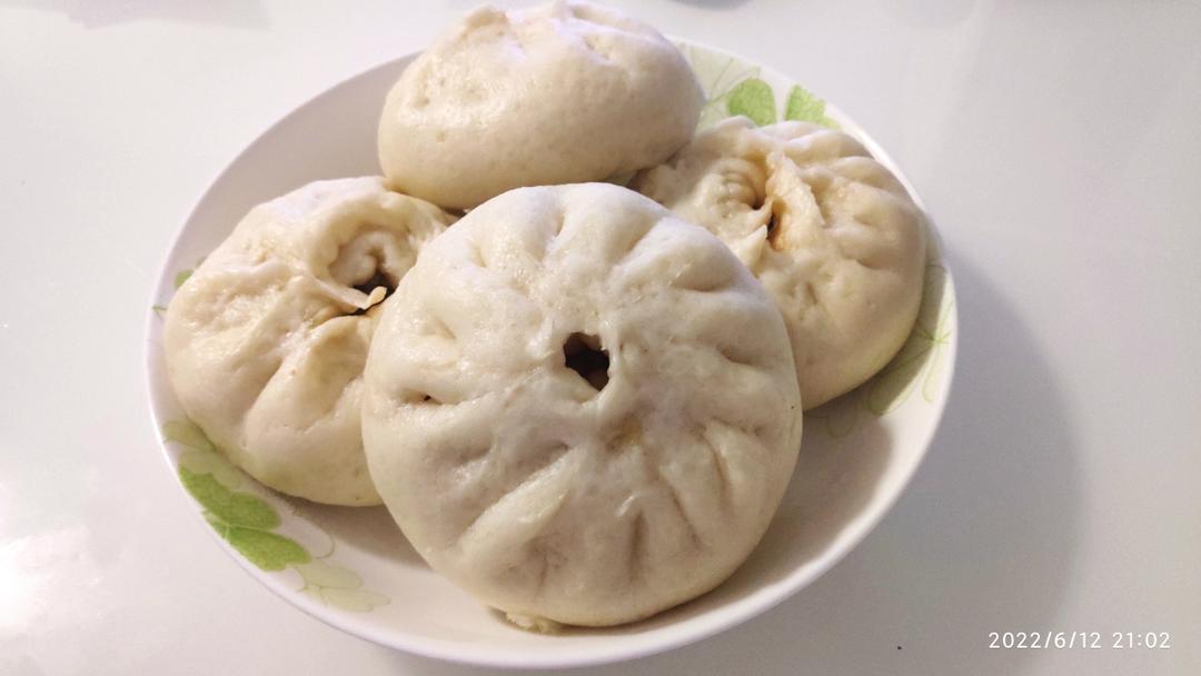 松软多汁的肉包子