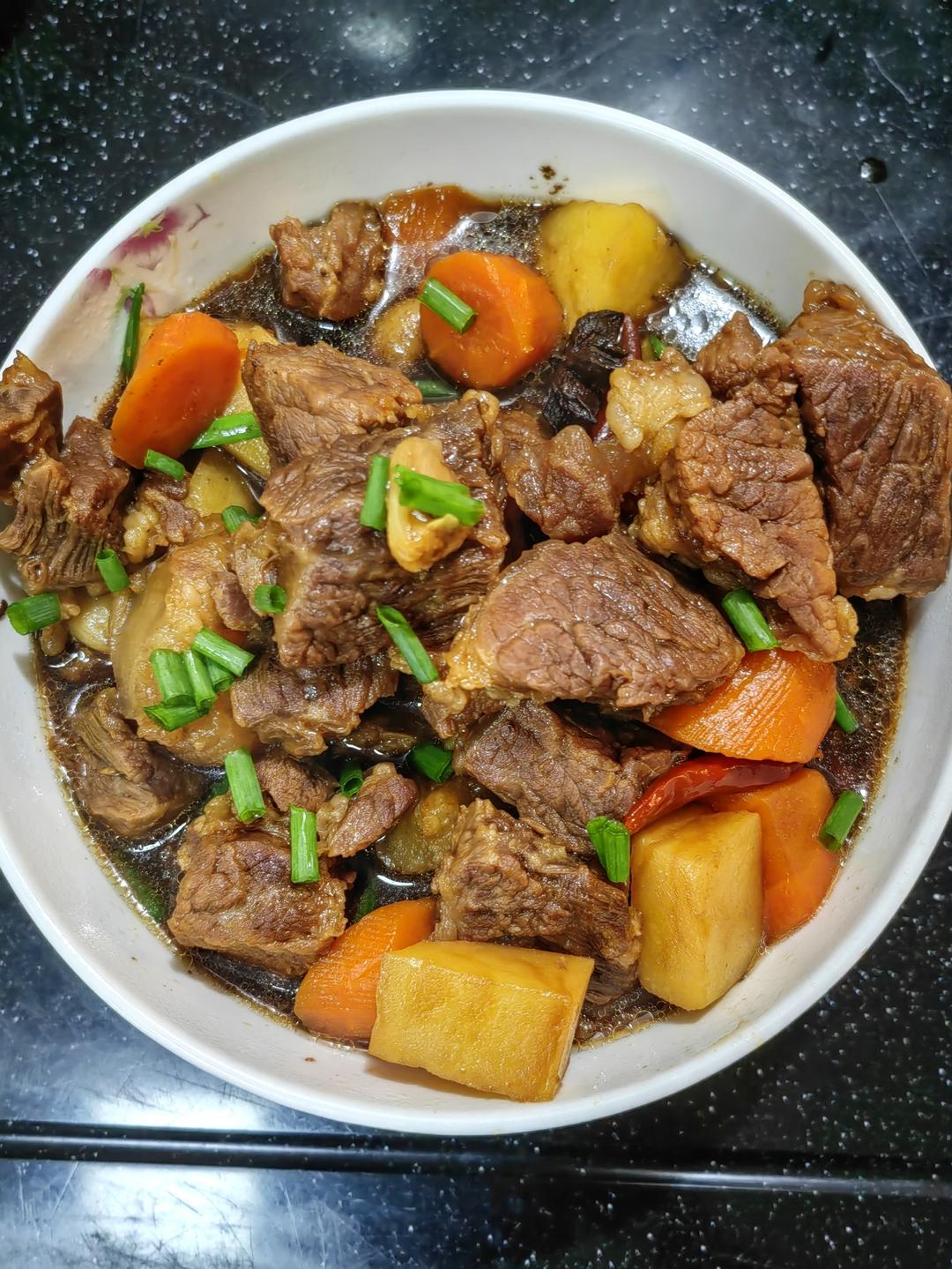 土豆胡萝卜炖牛腩（高压锅版）