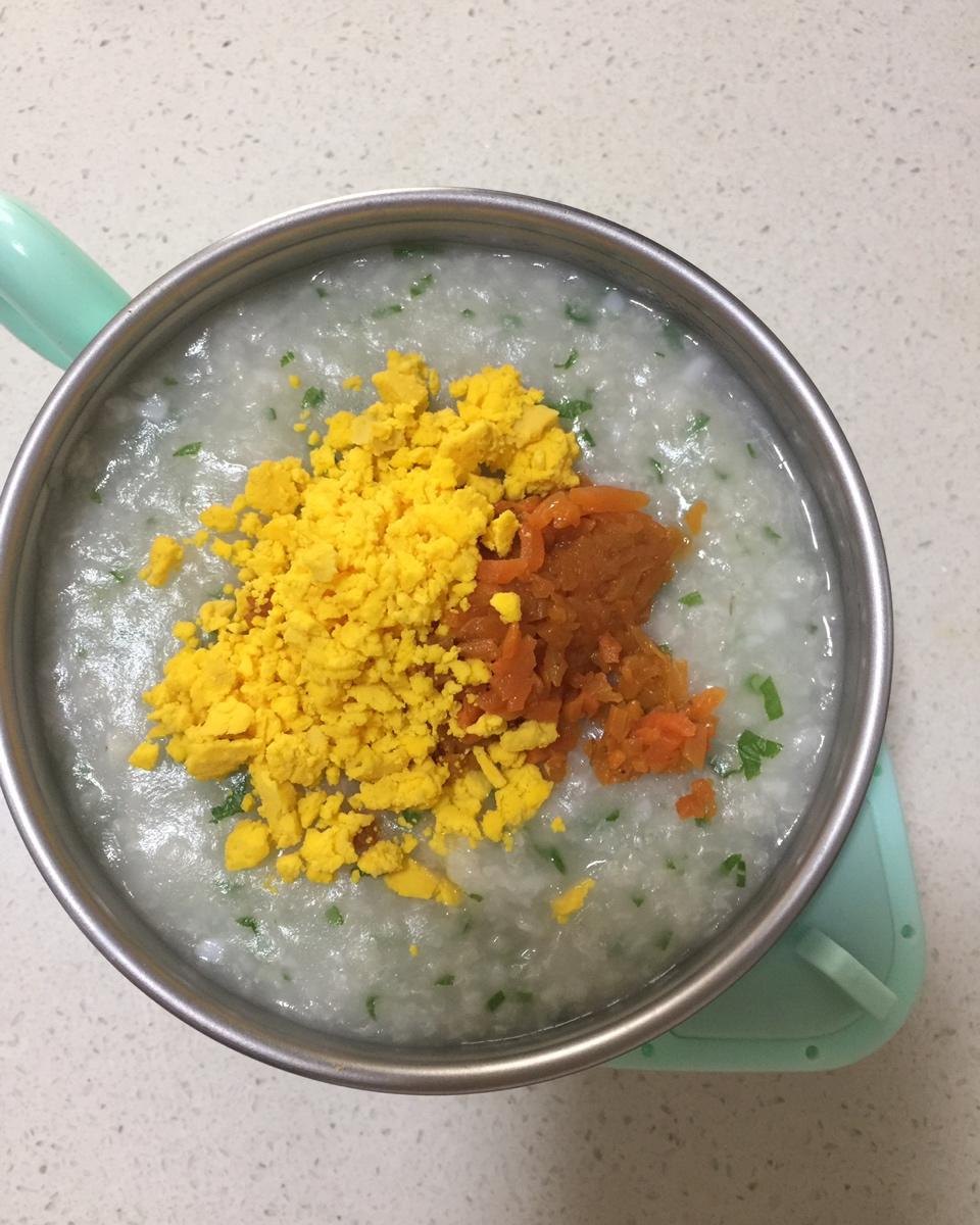 小银鱼蔬菜蛋黄粥