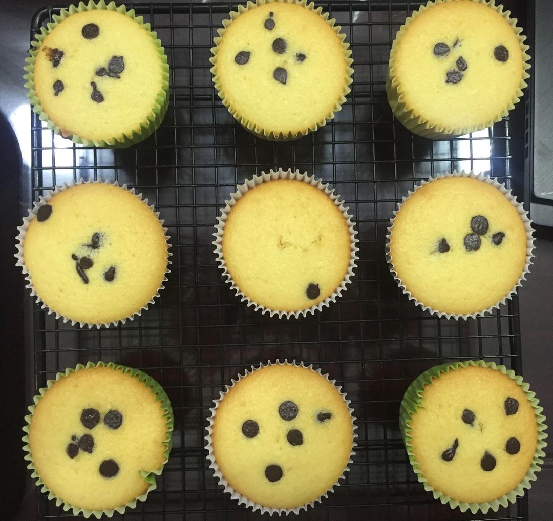 简单快速的海绵纸杯蛋糕