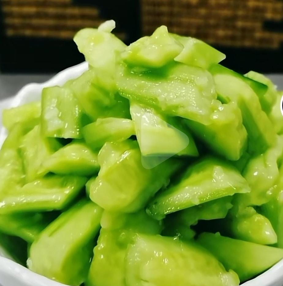 拍黄瓜  凉菜  拌皮冻的做法