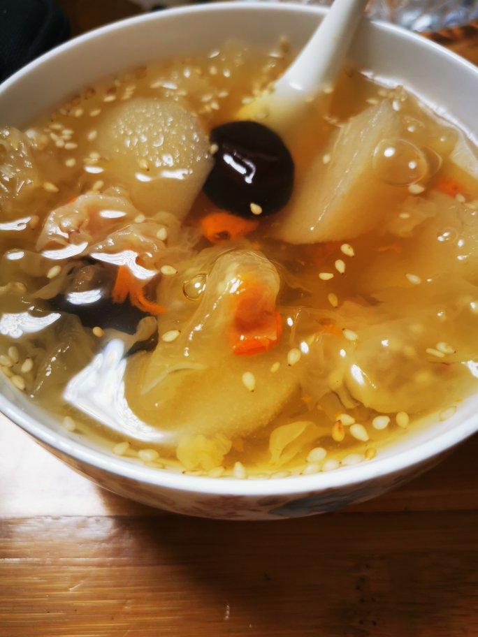 冰糖雪梨（止咳化痰平喘润燥，秋冬必备）