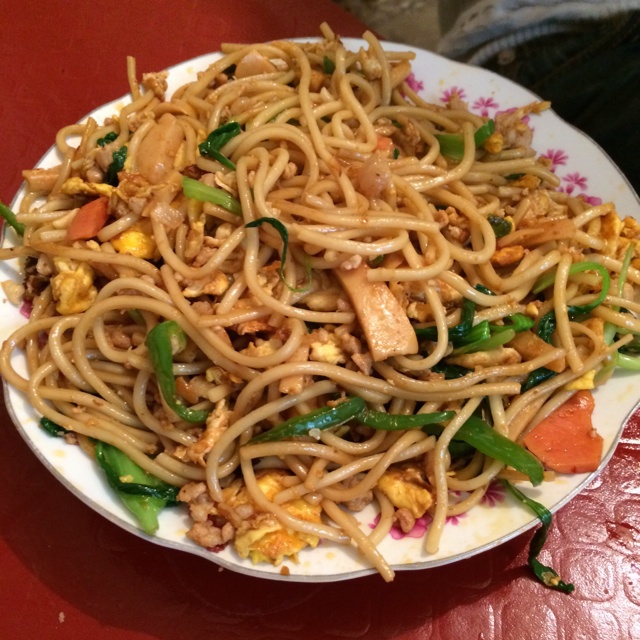 香肠鸡蛋炒面