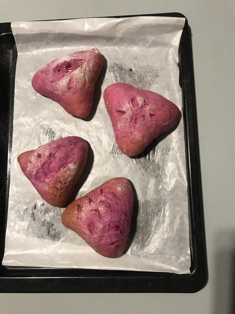 火龙果奶酪软欧包