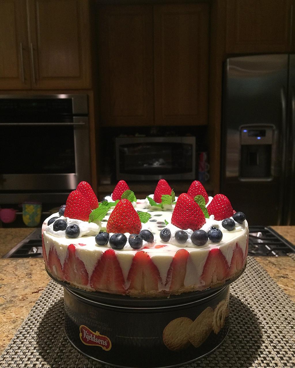 超简单的草莓芝士蛋糕