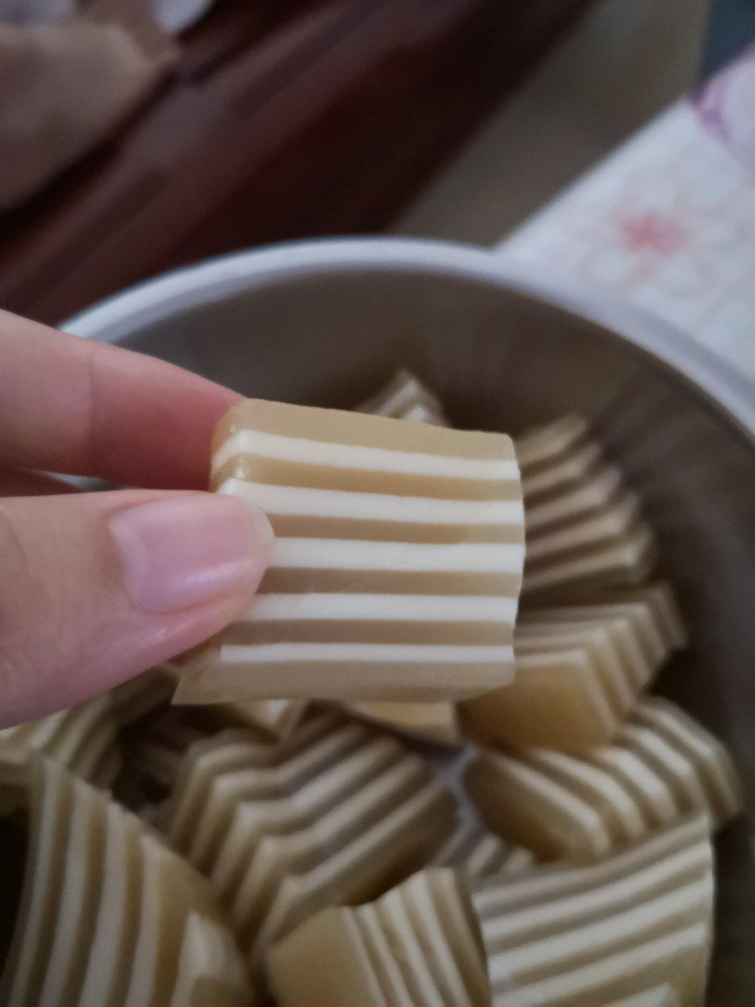 椰汁千层马蹄糕(爽滑Q弹、香甜可口，零失败)