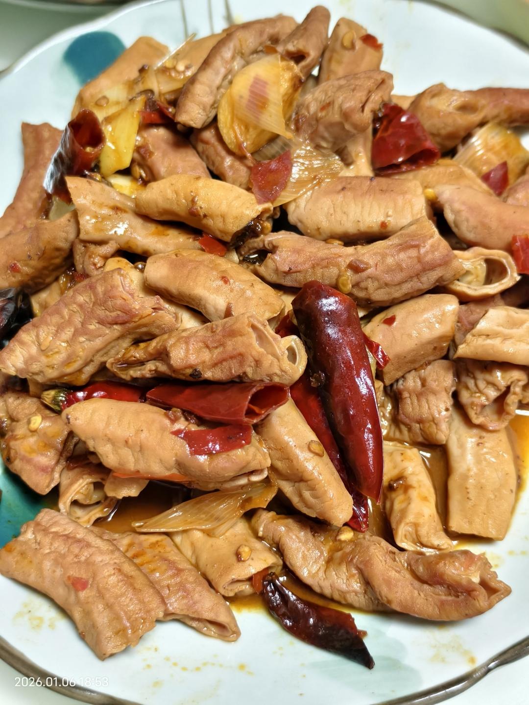 香辣过瘾的爆炒肥肠，这么做巨巨巨下饭！！