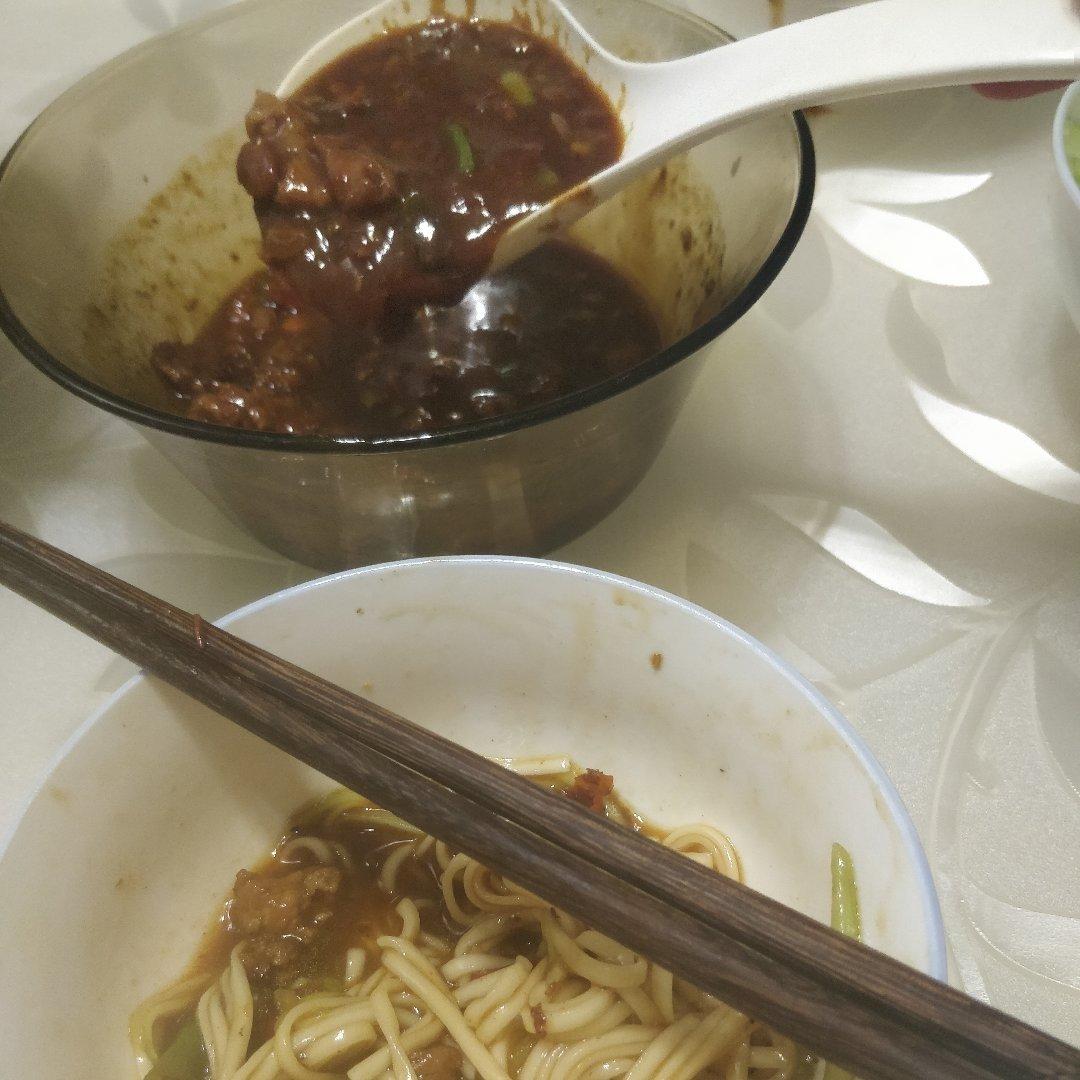 我发誓这将是你吃过最好吃的炸酱面，一口下去回味无穷！！！