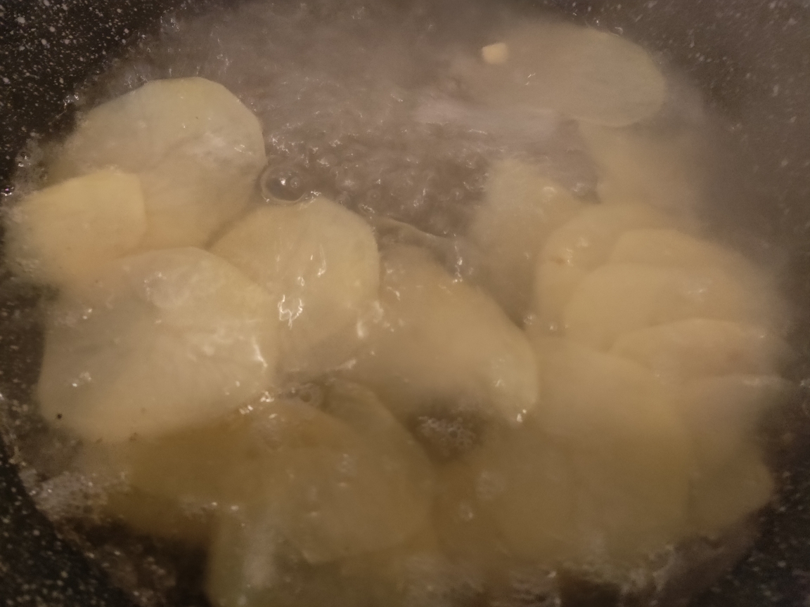 炸土豆片的做法 步骤2
