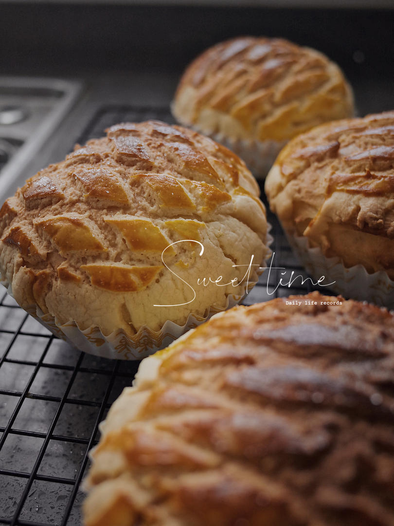 好吃到炸裂的港式菠萝包（附带制作酥皮的小视频）