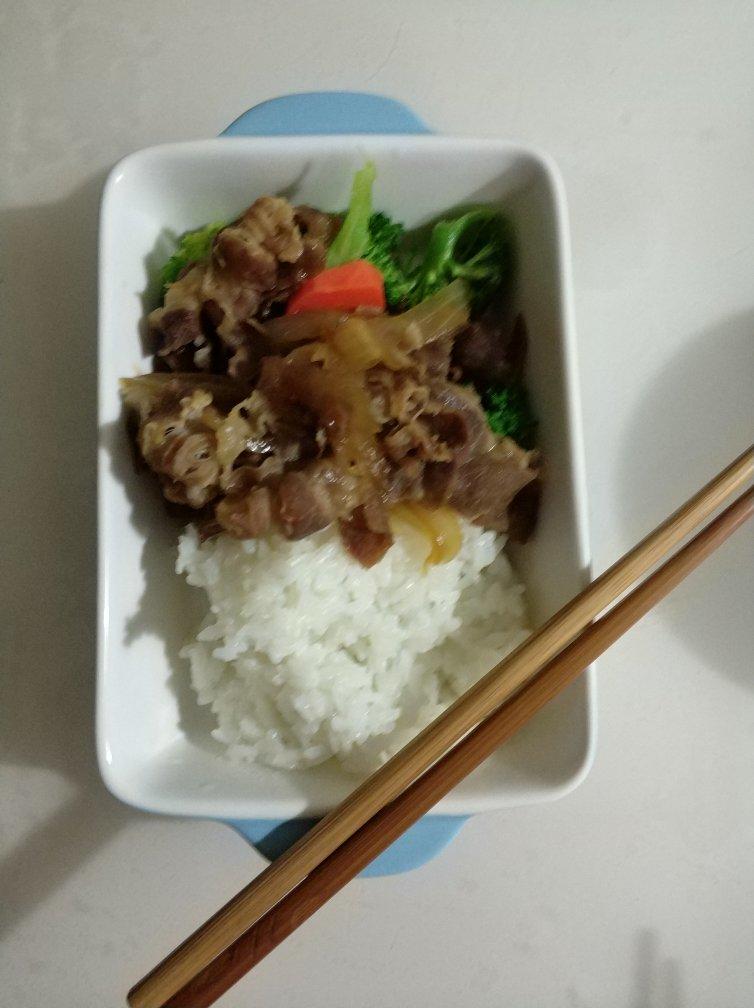 日式肥牛饭