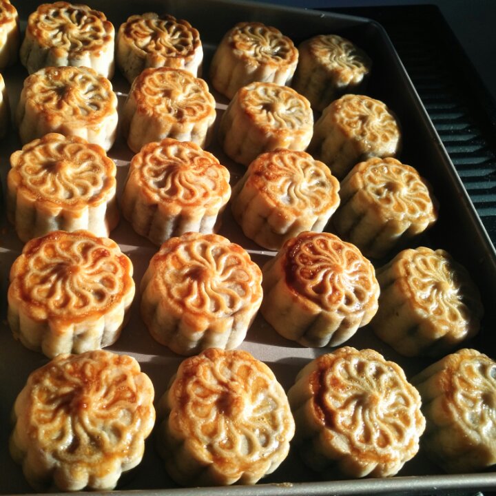 广式月饼—蛋黄莲蓉月饼