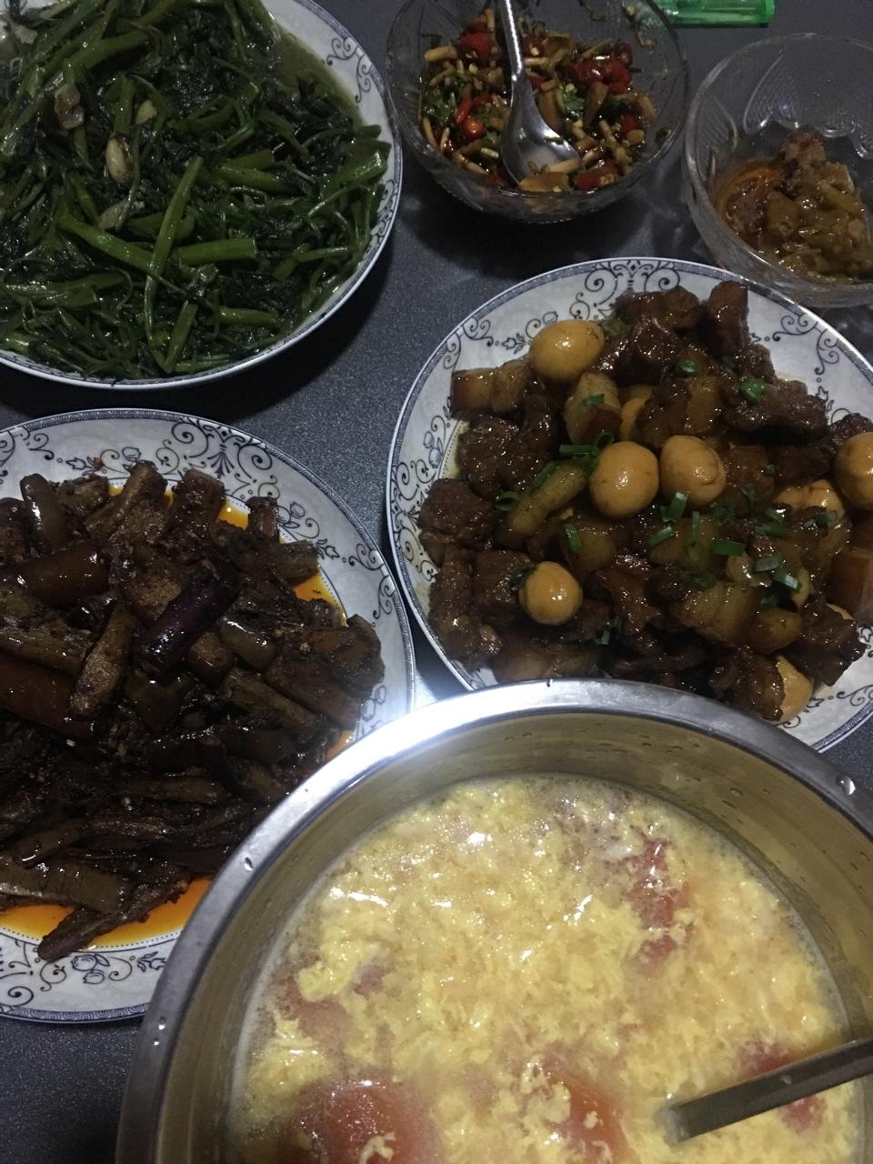 加了鹌鹑蛋后，这盘红烧肉，美味的逆天啦——鹌鹑蛋烧肉（孔瑶食谱）