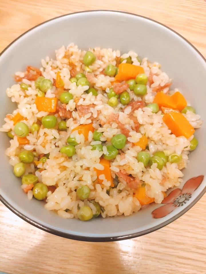 简单的腊肠豌豆饭
