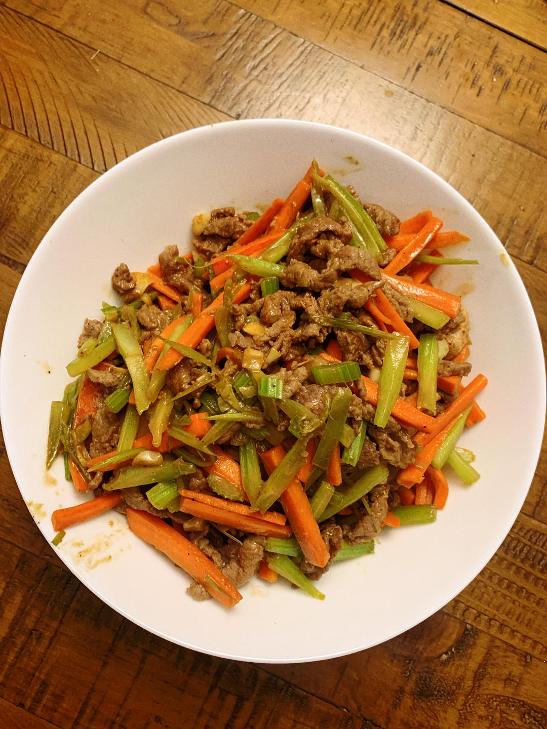 牛肉炒芹菜(不老不柴嫩滑多汁)