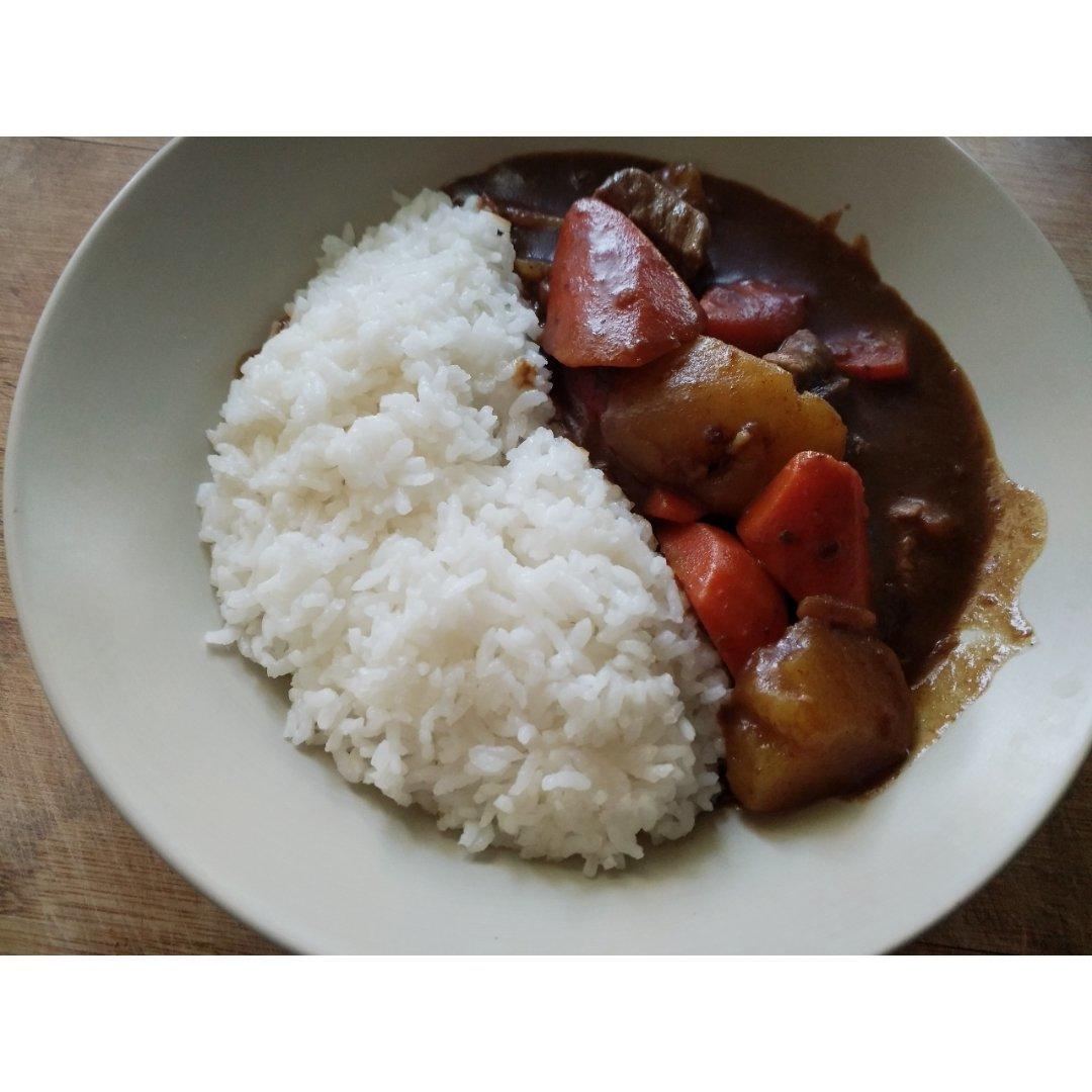 日式咖喱牛肉饭