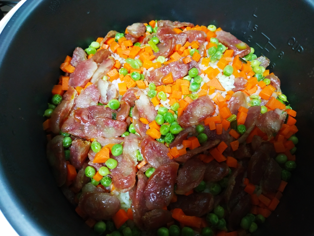 简单的腊肠豌豆饭的做法