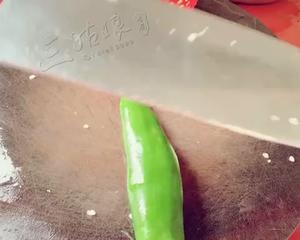 豆豉炒辣椒的做法 步骤3