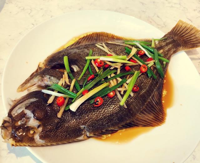 宴席必点菜品                         清蒸多宝鱼🐟的做法