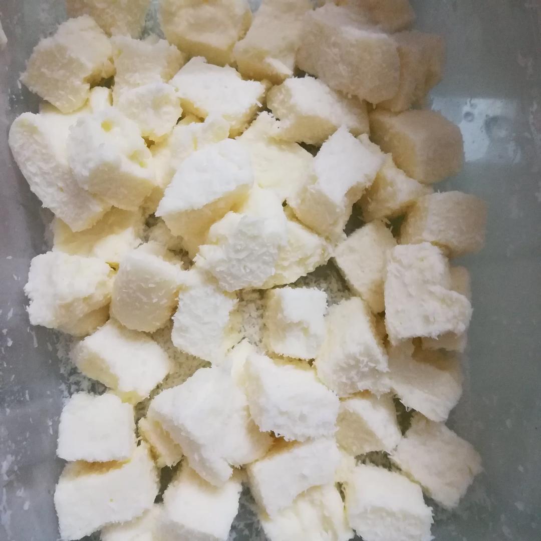 椰丝牛奶小方糕