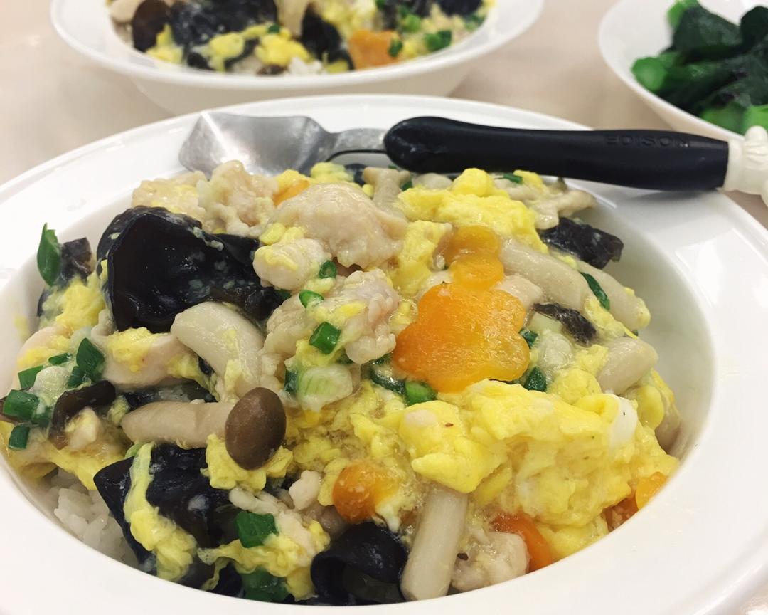 黑木耳鸡胸肉滑蛋饭